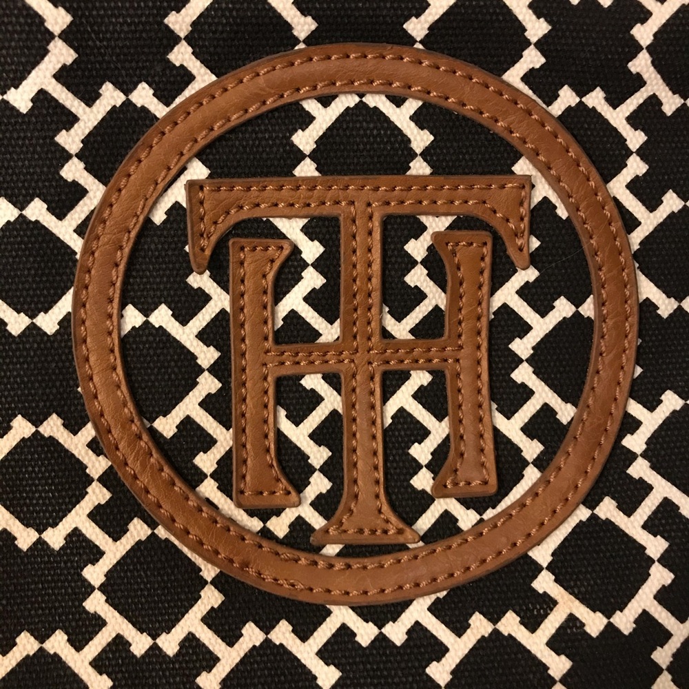 ✨HP✨Tommy Hilfiger Adjustable Crossbody Purse - Picture 4 of 11
